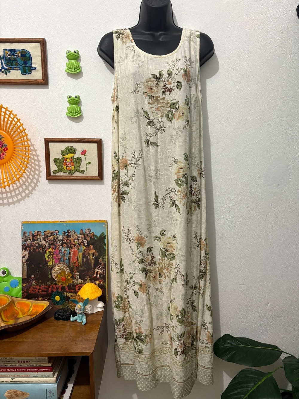 Women’s Vintage Floral Cream Sleeveless Lightweight Maxi Dress